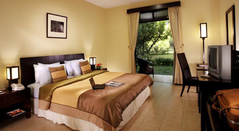 Puteri Gunung Hotel Лембанг Экстерьер фото