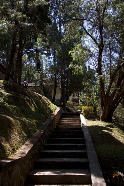 Puteri Gunung Hotel Лембанг Экстерьер фото