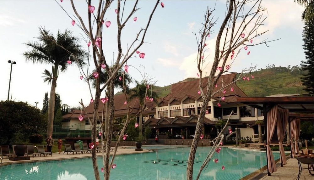 Puteri Gunung Hotel Лембанг Экстерьер фото