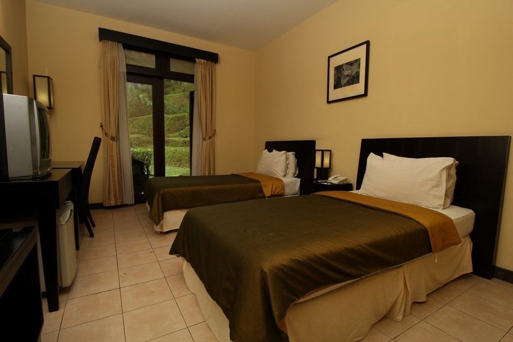 Puteri Gunung Hotel Лембанг Экстерьер фото