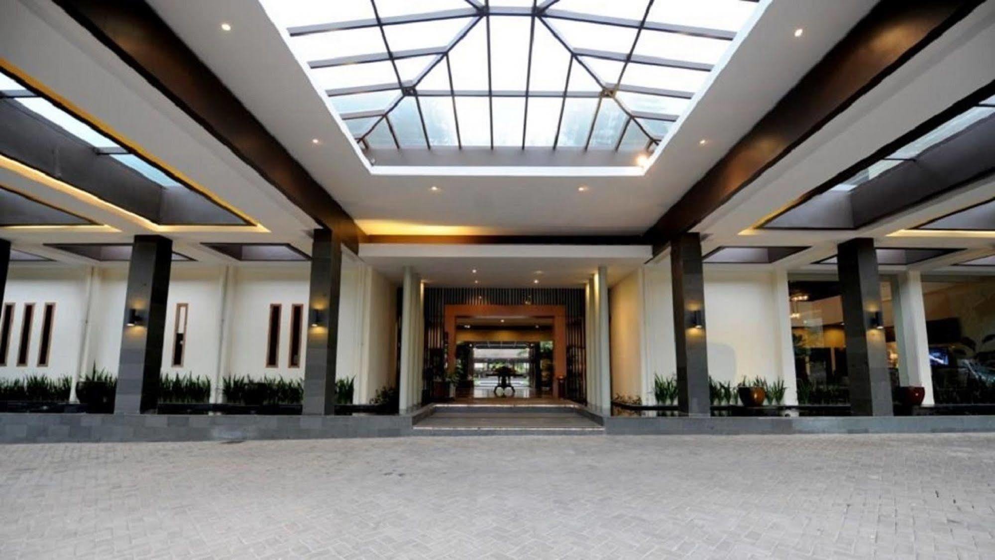 Puteri Gunung Hotel Лембанг Экстерьер фото