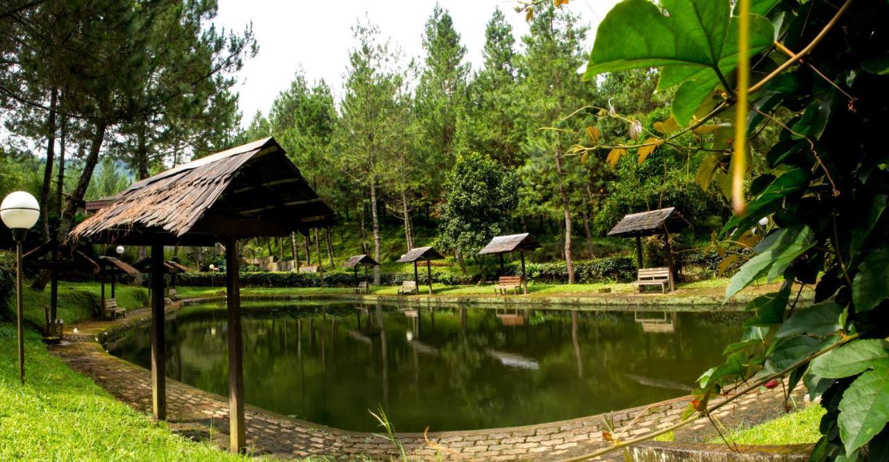 Puteri Gunung Hotel Лембанг Экстерьер фото